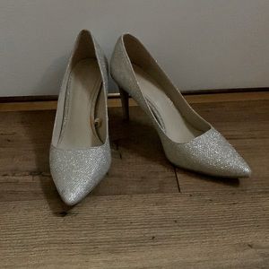 Golden glitter point tow stiletto heels